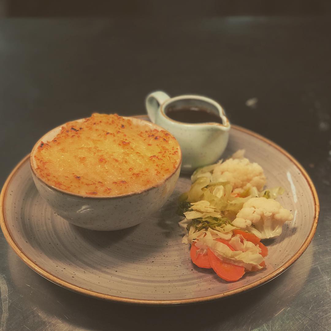 We’ve had various types of pie on the specials the past few weeks. Here’s chefs Cottage Pie topped with cheesy mash 🤤
.
.
#cottagepie #food #foodie #pie #butchers #foodphotography #foodstagram #gravy #cranstons #cafeoswalds #cumbria #lakedistrict #penrith #carlisle