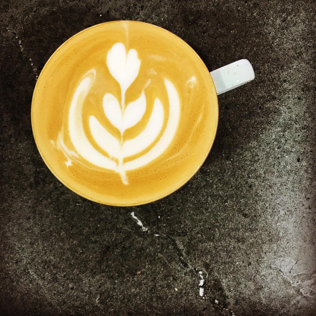 #flatwhite #coffee #coffeeart #latteart #drink #drinks #espresso #crema #oswaldsatcranstons #cafeoswalds #cranstons #cumbria #lakedistrict #cumbrianfoodhall