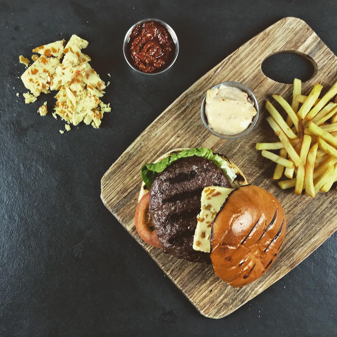 This weekends special burger is DELICIOUS! The King Naga Burger! 6oz Steak Burger, @mrvikkis King Naga mayo & Apricot White Stilton! Tag a mate who’d destroy this! .
.
#burger #spicyburger #spicyfood #mrvikkis #cheese #stilton #fries #cafeoswalds #cranstons #nagaking #chilli #mayo #penrith #cumbria #lakedistrict