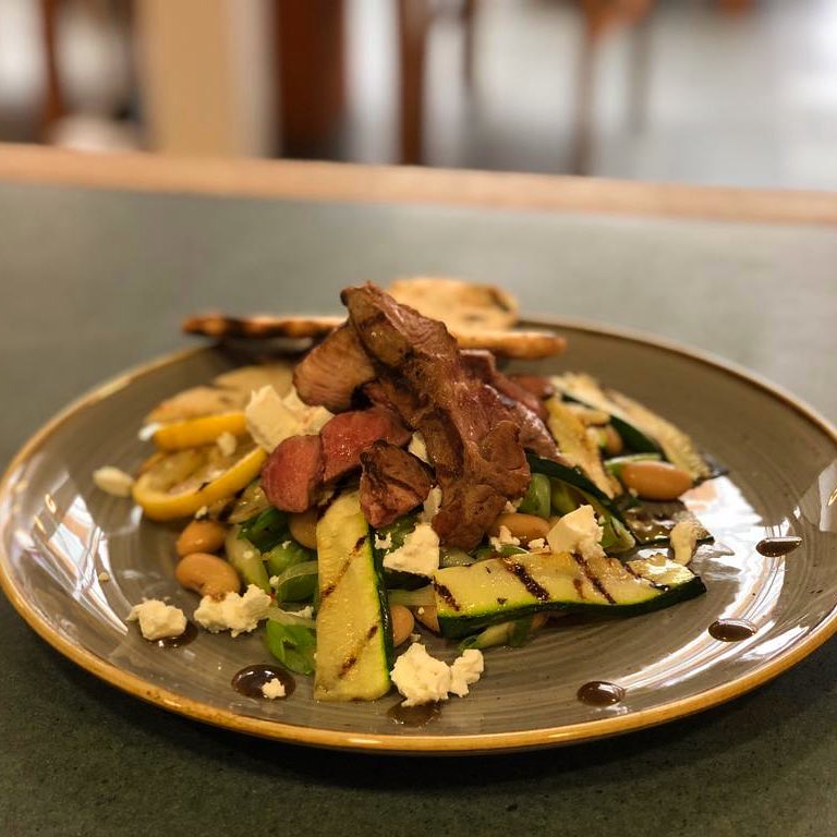 Cranstons Spring Lamb Steak Salad with grilled courgettes, mint, broad beans, feta cheese and a garlic pitta bread
.
.
.
#cafeoswalds #lakedistrict #cumbria #cranstons #lamb #lambsteak #mint #lambandmint #food #foodie #penrith #butchers #steak