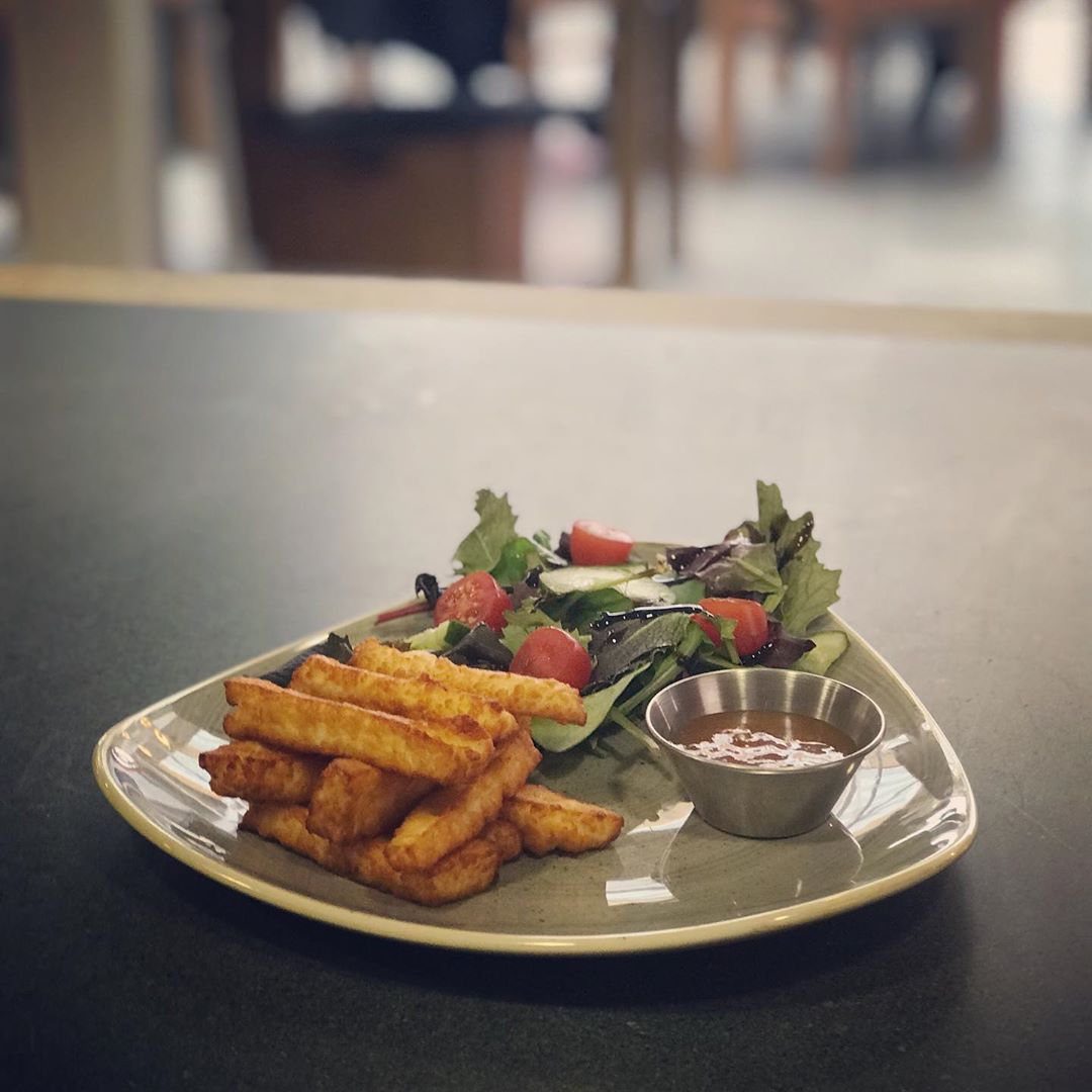 Oswald’s Halloumi Fries with a Mango Chilli Dip!! .
.
#halloumi #halloumifries #veggie #squeakycheese #food #foodie #cafeoswalds #oswalds #cranstons #cumbria #lakedistrict #penrith #carlisle