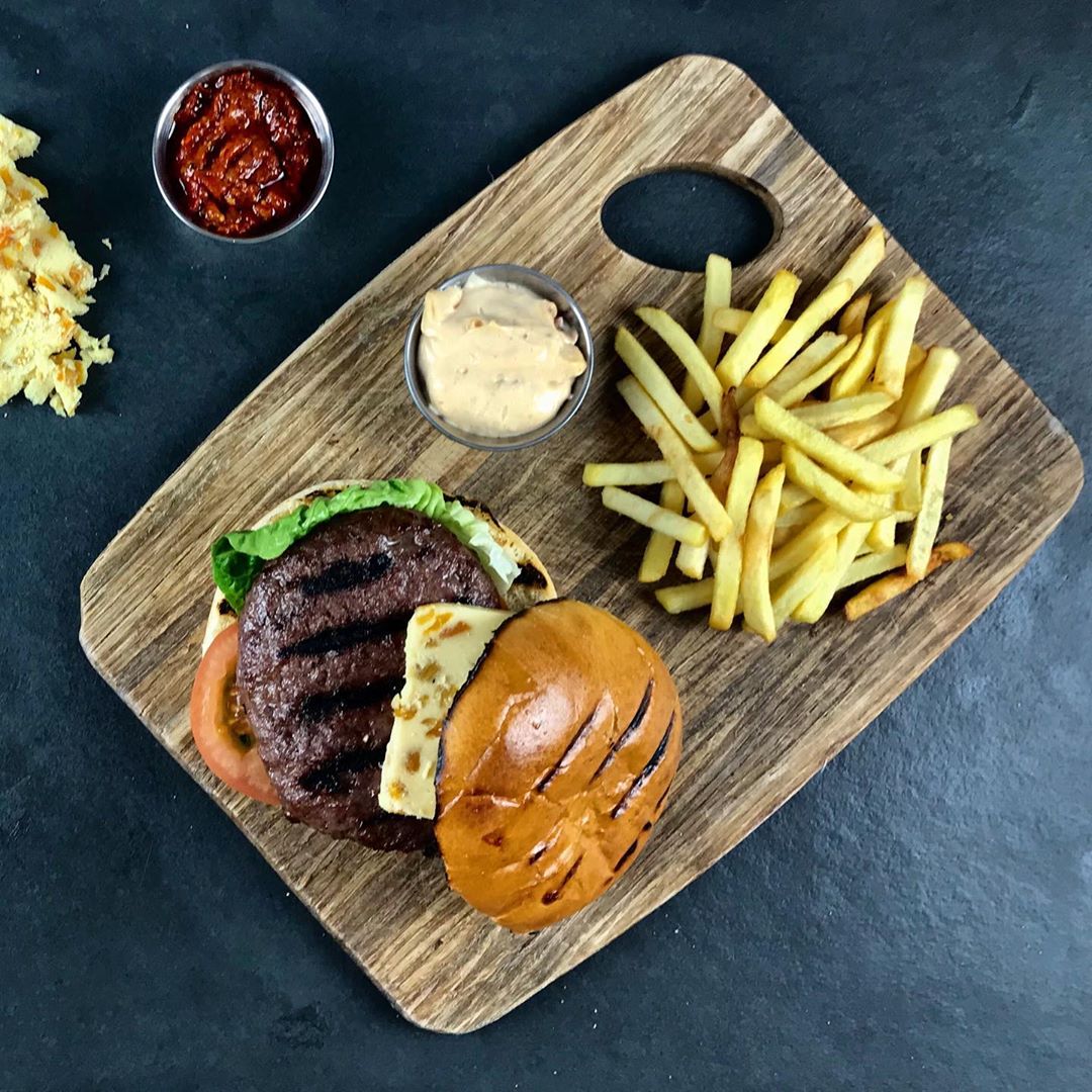 You can create your own versions of @oswalds_cranstons1914 specials at home, like the King Naga Burger 🍔🌶🤤 Try it yourself here 👉🏻 http://cranstons.net/recipes/king-naga-burger/