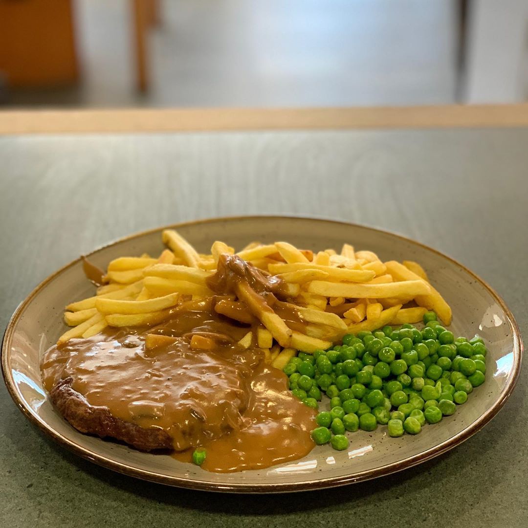 The Salisbury Steak: Cranstons Beef Burger, Skinny Fries and Peas topped with a rich shallot gravy. Super tasty special from the weekend!