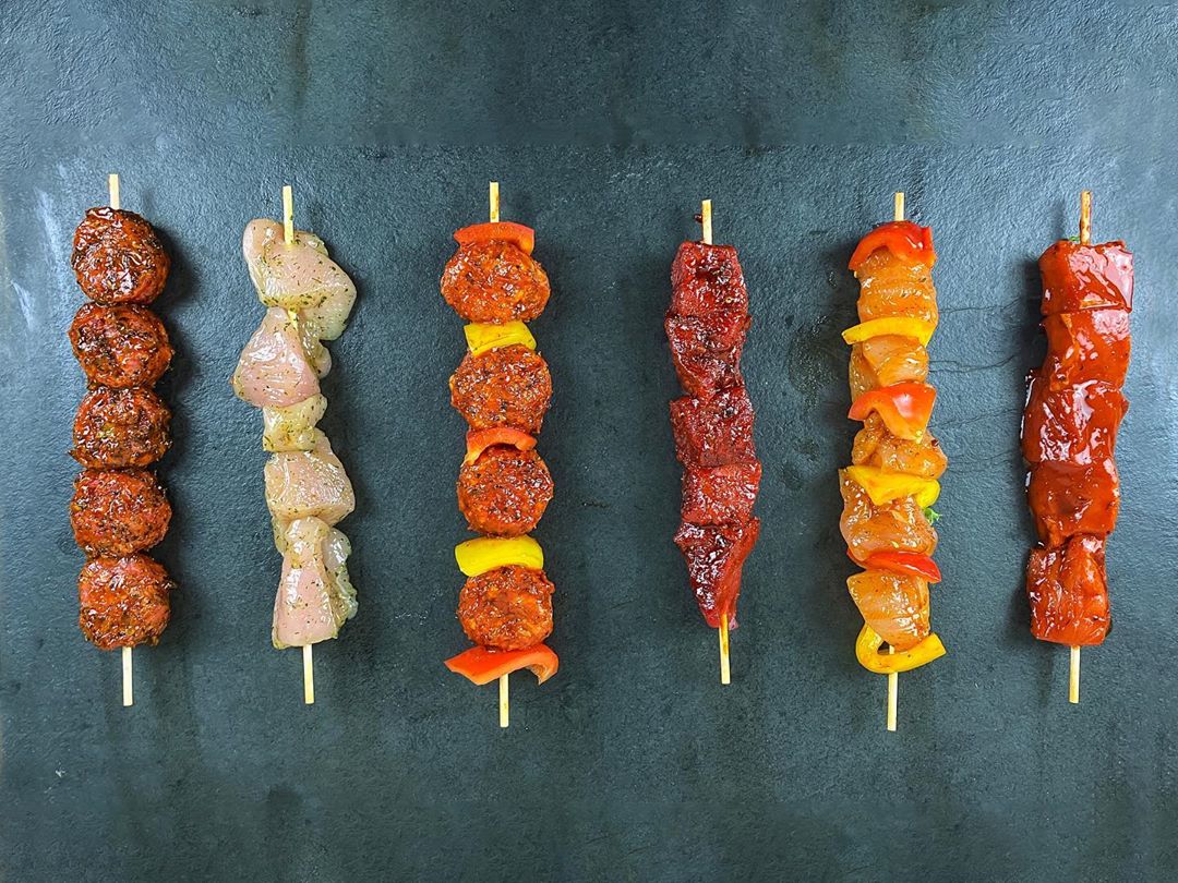 Have you seen? Cumbria is being graced with a hint of summer today! ☀️ Time to crack open some nice cold ones and fire up the Barbie! 🍻🥩 Our king kebabs are great for a last min barbecue and they come in a host of different flavour combinations: –  Greek Beef
–  Garlic + Herb Chicken
–  Spicy Lamb
–  Mighty Beef
–  Spicy Chicken
–  Honey + BBQ Pork (NEW) 😋😋😋😋